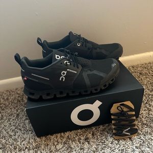 SOLD - On Cloud 5 Waterproof Womens 7.5